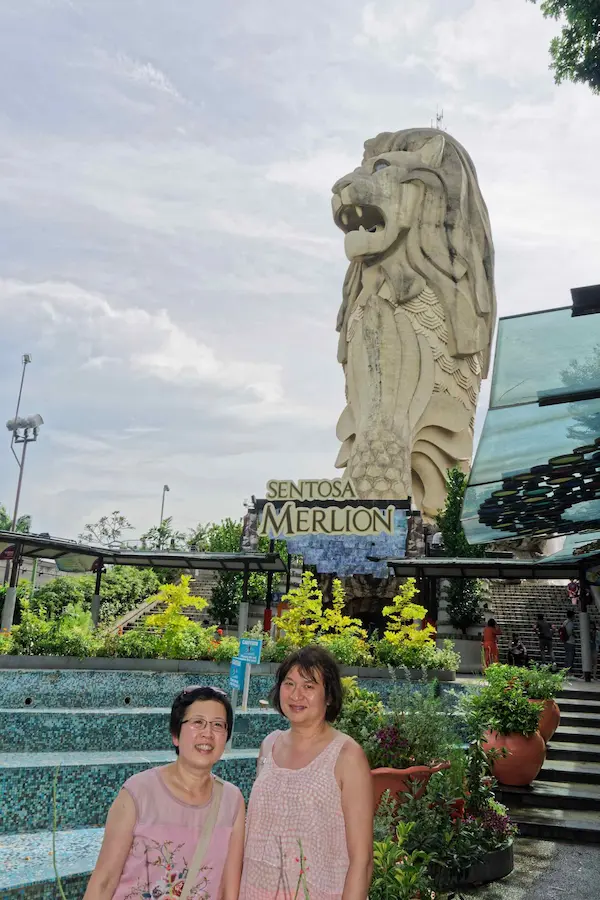 Sentosa Merlion, Chris and Lyn